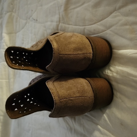 FERGALICIOUS Brown Ankle Boots, Size 10, EUC - Picture 3 of 5